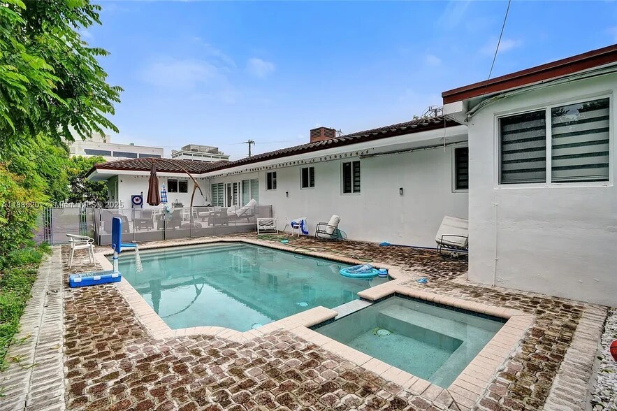 Building Photo - 3784 Sheridan Ave