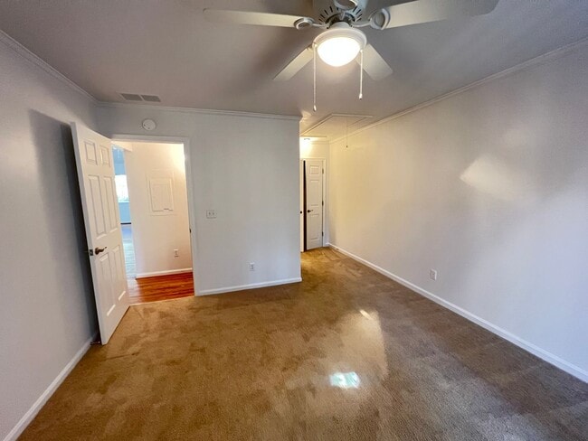 Building Photo - Branchlands Condo