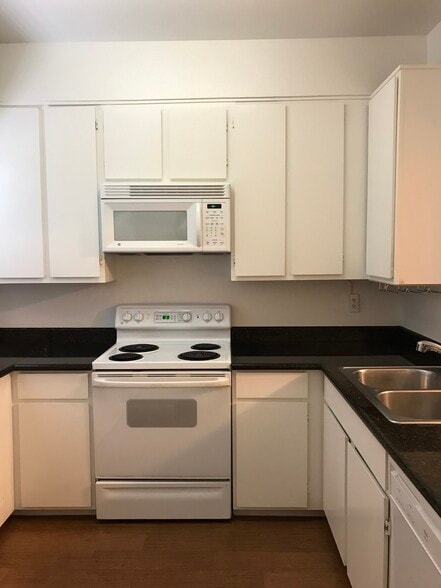 Building Photo - 4681 Albany Cir