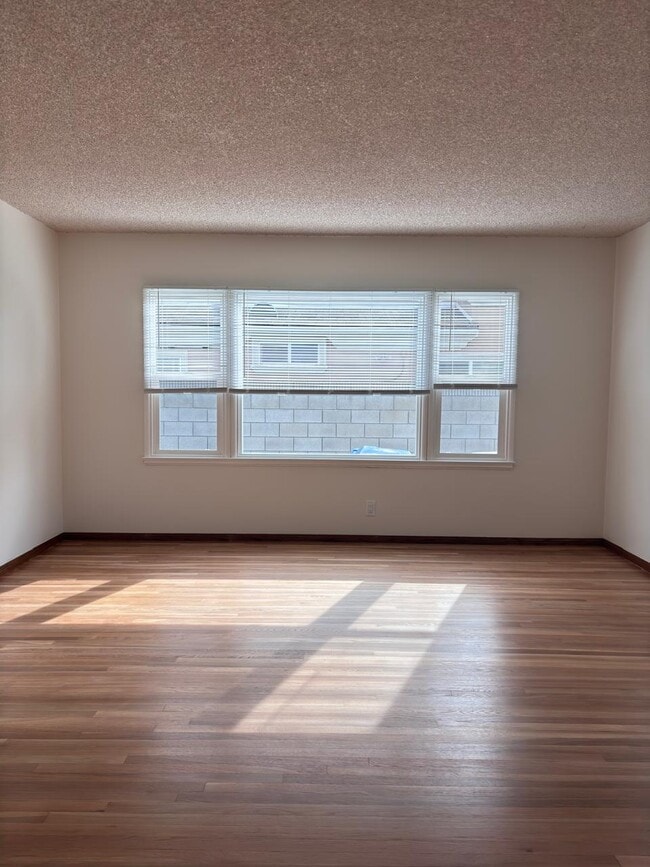 Building Photo - 12147 Hallwood Dr