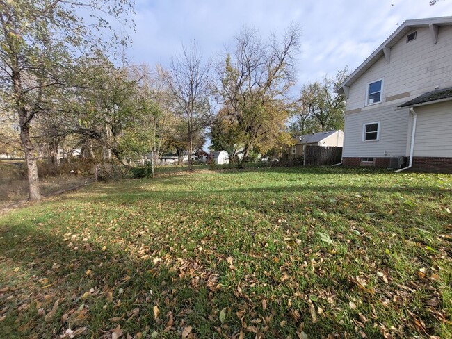 Building Photo - 4 Bedroom, 2 Bathroom home with large yard...