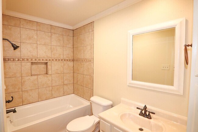 Building Photo - 8648 Glen Meadow Ln