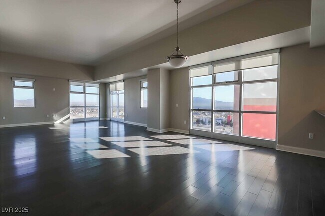 Primary Photo - 150 S Las Vegas Blvd