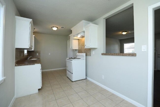 Building Photo - Charming 3 Bedroom Home in Central Houston!