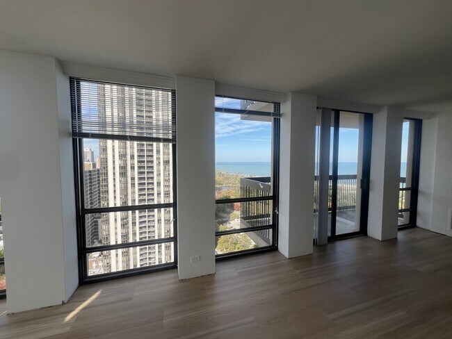 Building Photo - 1660 N La Salle Dr