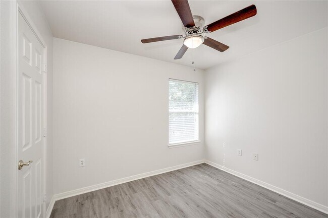 Building Photo - 6117 Perlita Dr