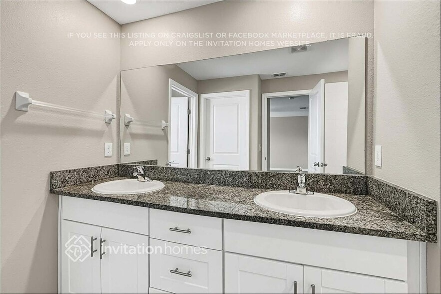 Building Photo - 2239 Jungle Dr