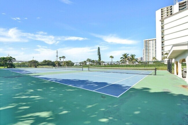 Building Photo - 5380 N Ocean Dr