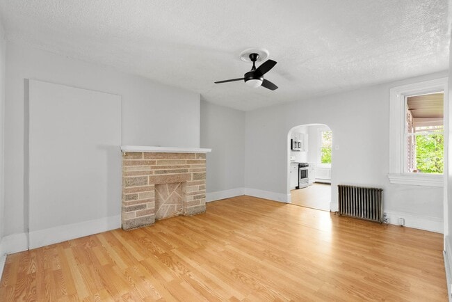 Building Photo - 346 39th St