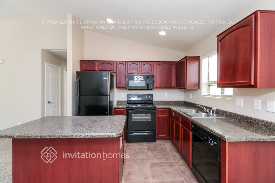 Building Photo - 40084 W Sanders Way