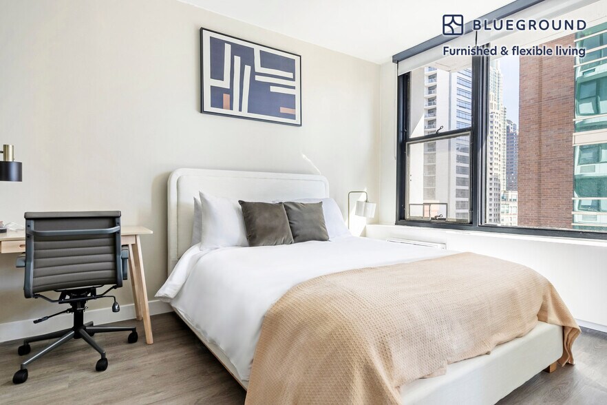 Primary Photo - 21 E Chestnut St