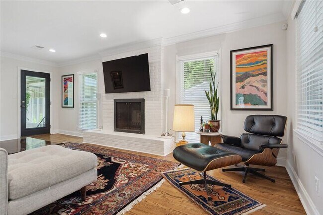 Building Photo - 847 S Mendenhall Rd