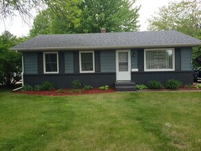 Building Photo - 3 Bedroom Home with Bonus Family Room, Fenced Back Yard, and Garage