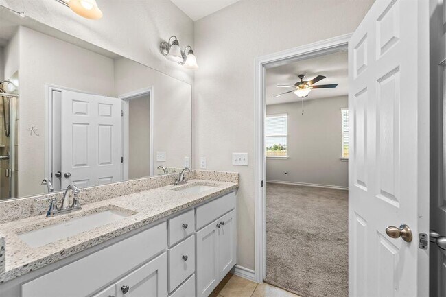 Building Photo - 1421 Itzel Bnd