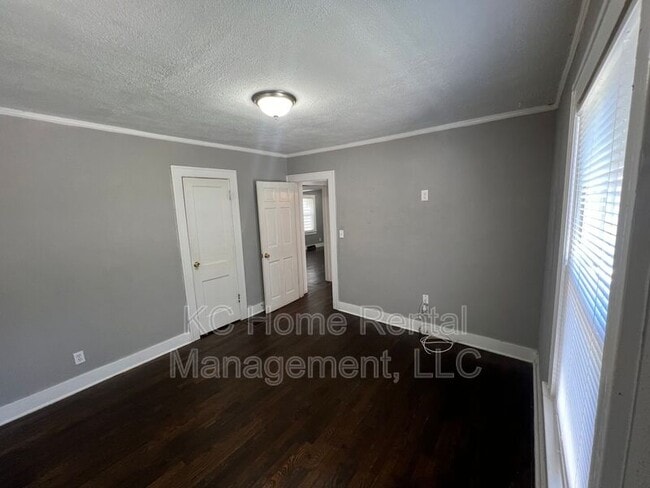 Building Photo - 7542 Harrison St