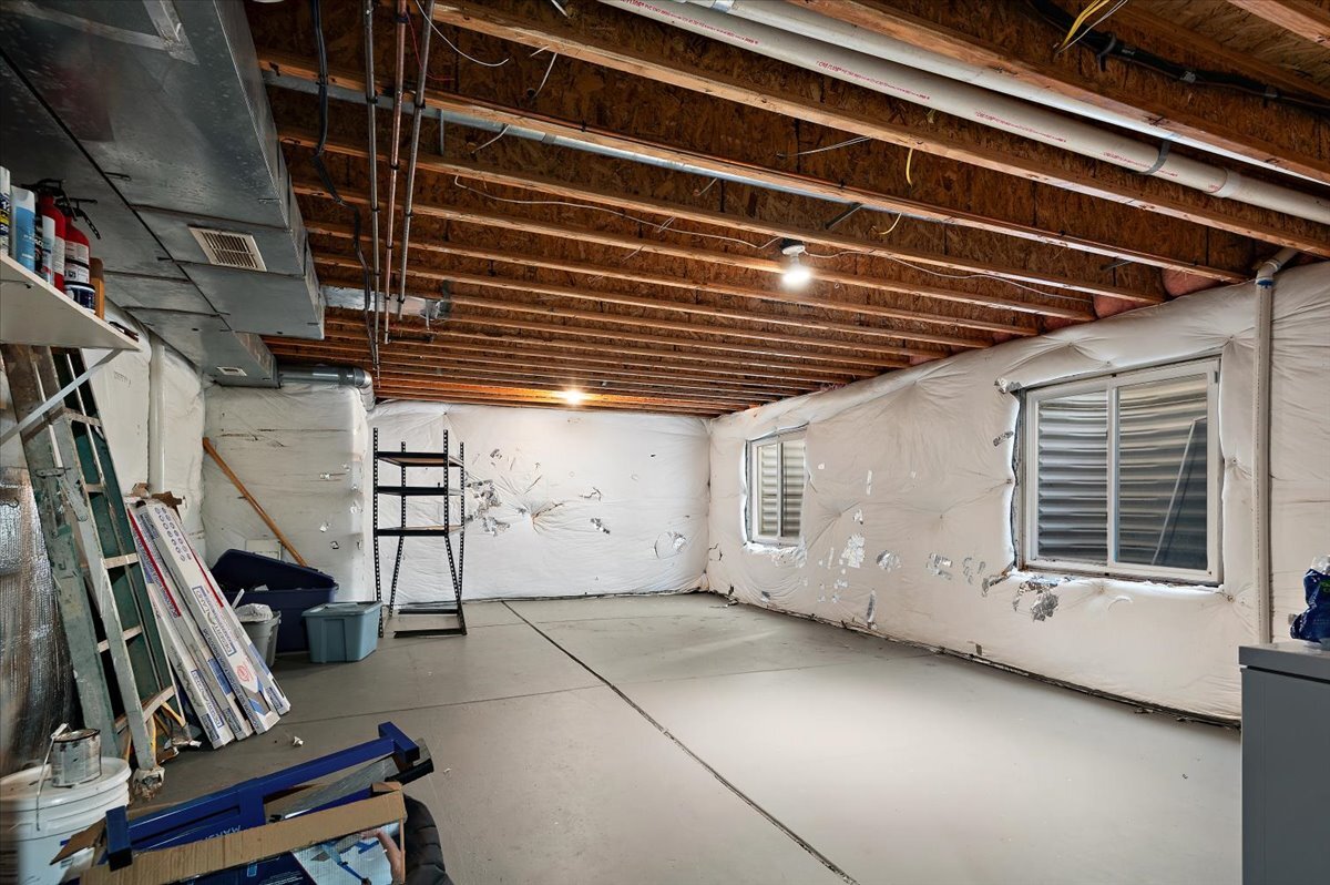 Building Photo - 2475 Saint Paul Dr