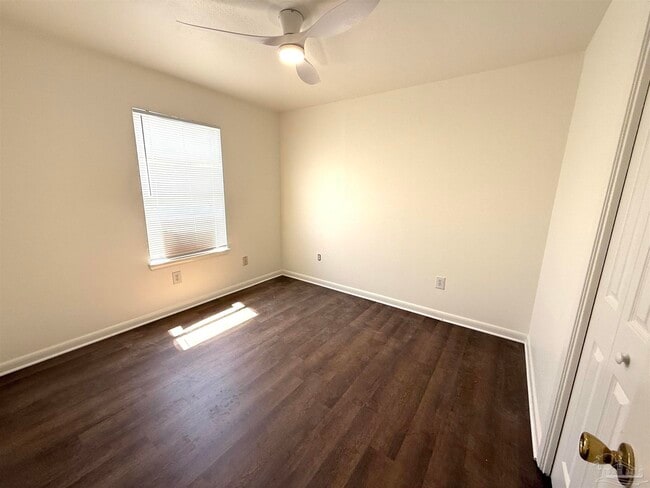 Building Photo - 3202 Redwood Ln