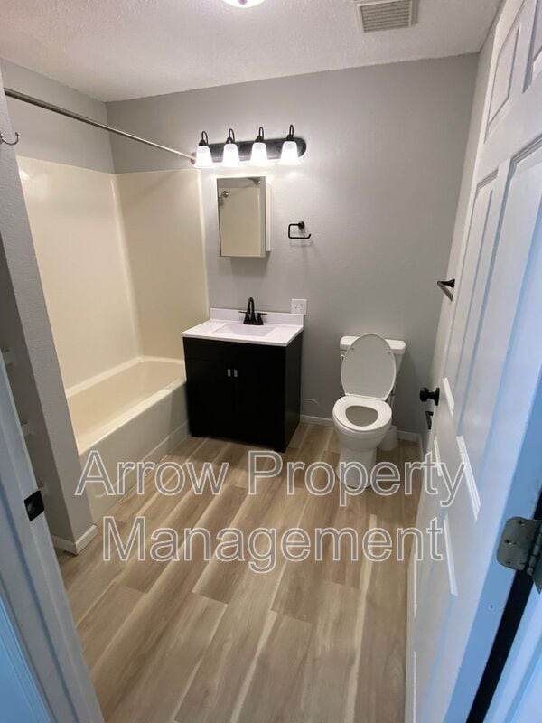 Building Photo - 1013 14th St