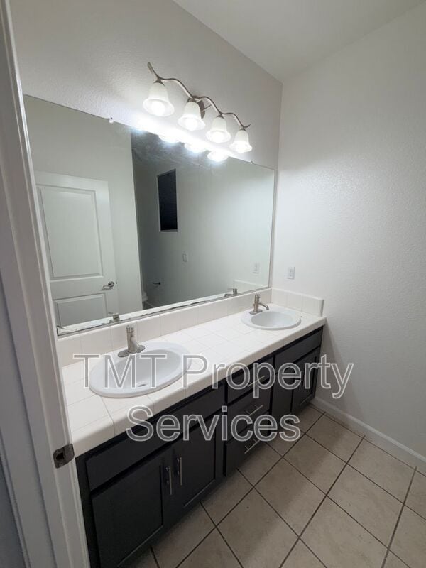 Building Photo - 939 Dixieanne Ave