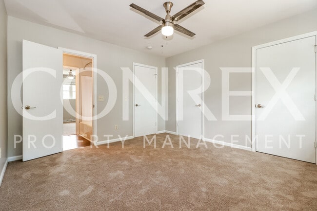 Building Photo - Gorgeous Mount Pleasant Townhome