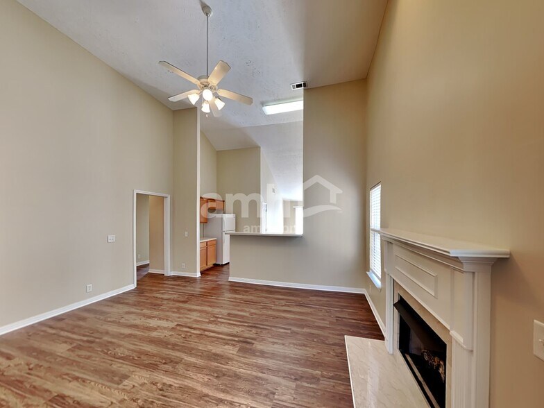 Building Photo - 805 McCumber Dr