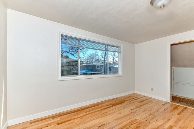 Building Photo - Coveted Northend Location! Spacious 5 bedr...