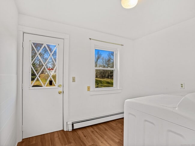 Building Photo - 500 Sport Hill Rd