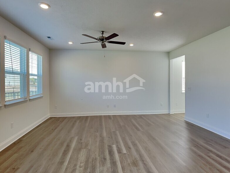 Building Photo - 206 Rustic Barn Ct