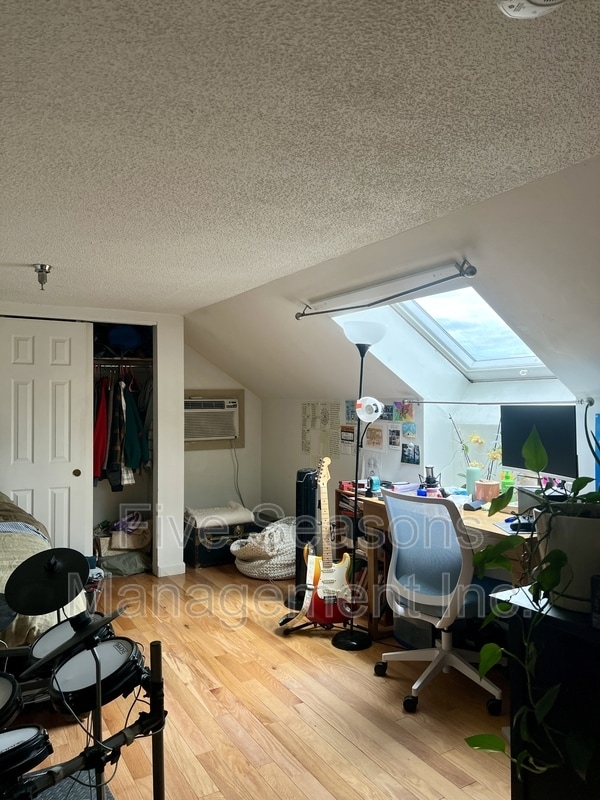 Building Photo - 115-7 North Winooski Avenue - 7