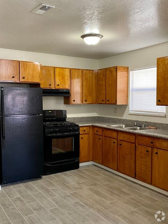 Building Photo - 3 bedroom unit with private laundry. 2 OFF...