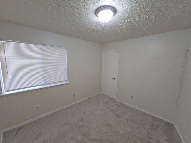 Building Photo - 3930 Mohlerbruk Dr