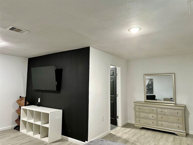 Building Photo - 4802 Elser St