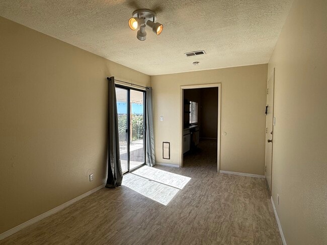 Building Photo - 7200 Whippoorwill Ln NE