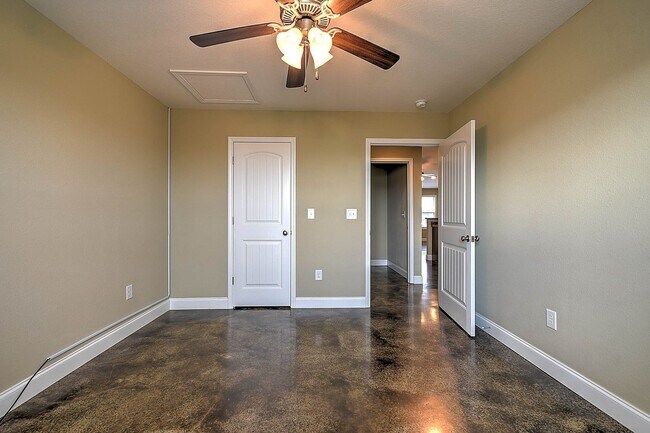Building Photo - 40 Sutter Pl