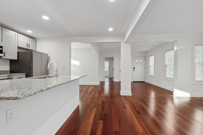 Building Photo - 415 Herkimer St