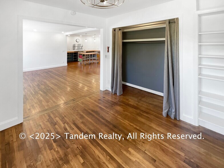 Building Photo - 633 Lane Dr