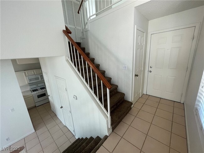 Building Photo - 3241 Symphony Dr