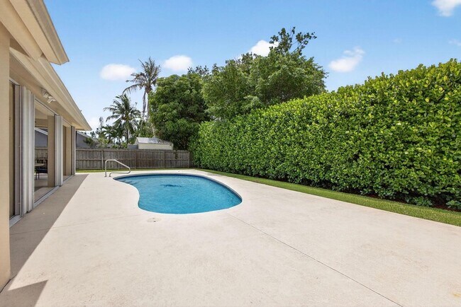 Building Photo - 13656 Carlton St