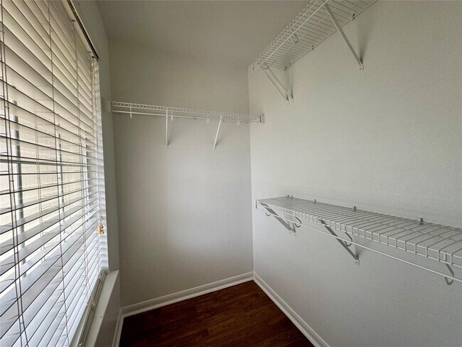 Building Photo - 701 Ranier Ln