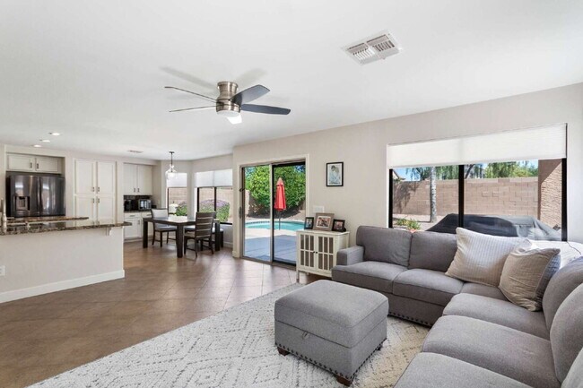Building Photo - 4 bed 3 bath Single Family Home with Pool ...