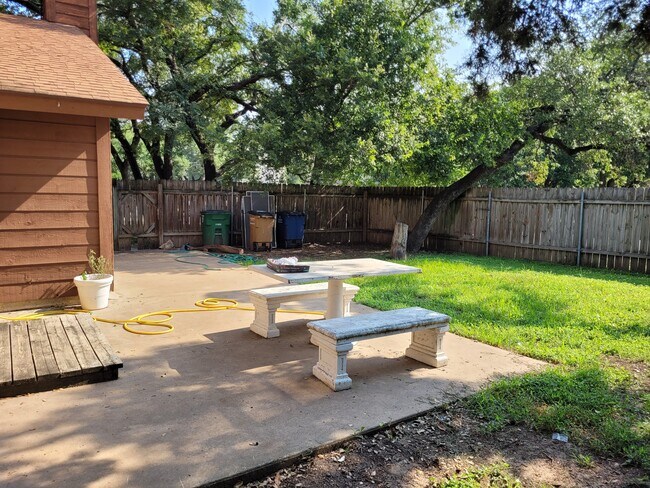 Building Photo - 8801 Clearbrook Trail