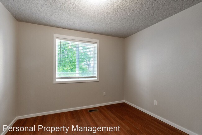 Building Photo - 3 br, 2.5 bath House - 708 NE 159th Ct