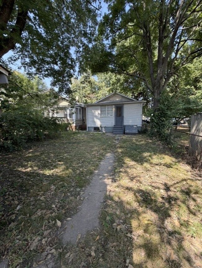Building Photo - 2426 Adams St