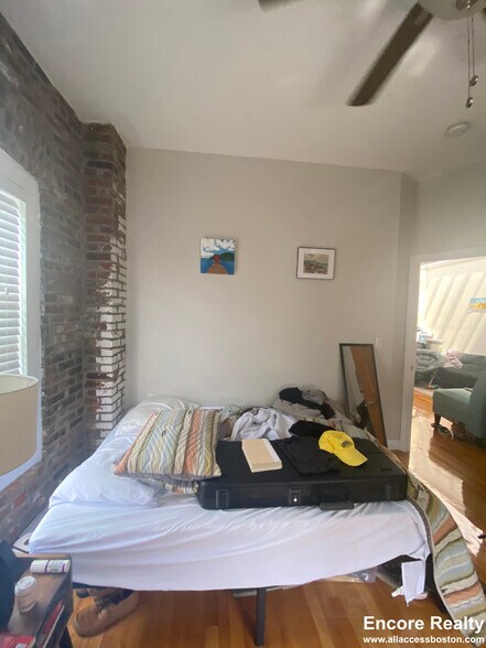 Building Photo - 28 Fleet St