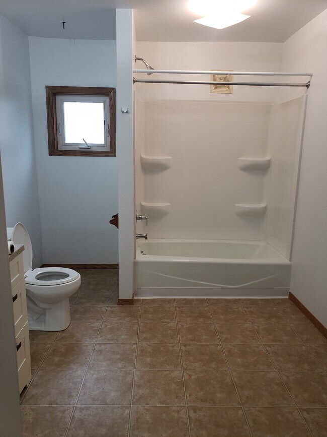 Building Photo - 608 W South St