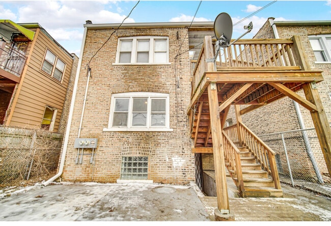 Building Photo - 8332 S May St