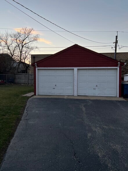 Two Car Garage - 136 S Iowa Ave