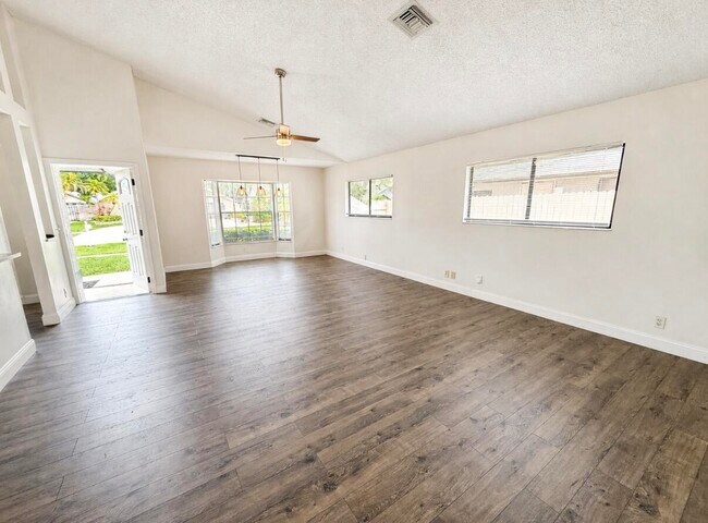 Building Photo - 22750 Pickerel Cir