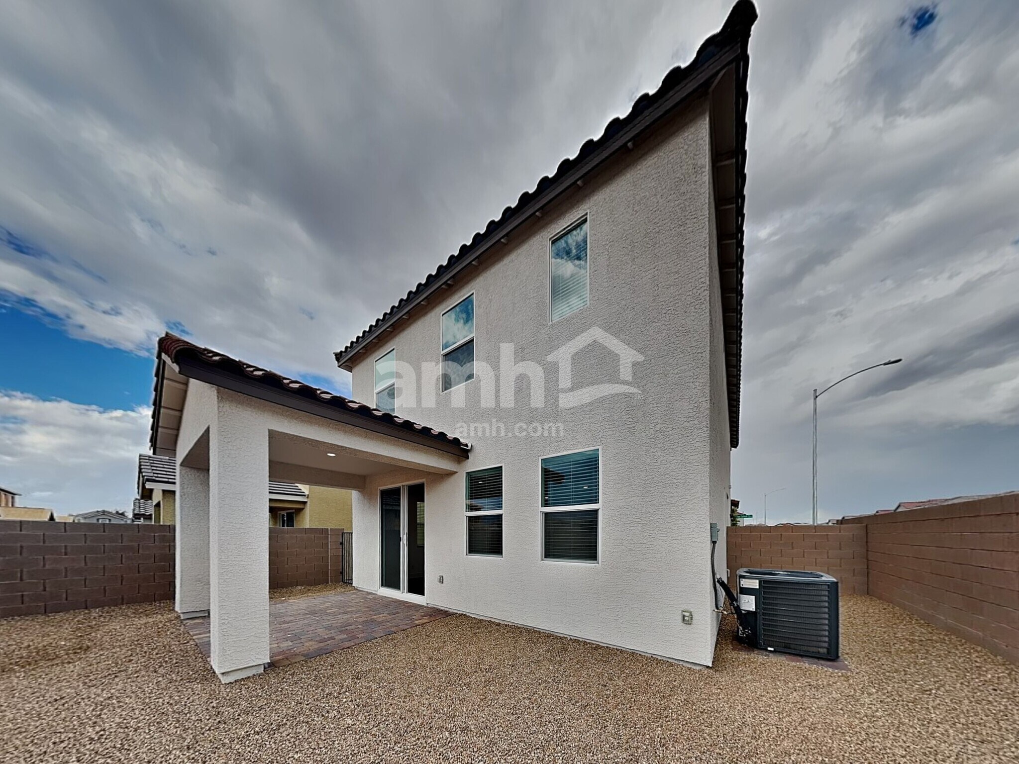 Building Photo - 5879 Vaes Dothrak St