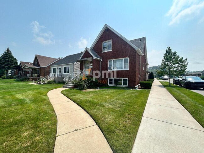 Primary Photo - 1319 W 151st St
